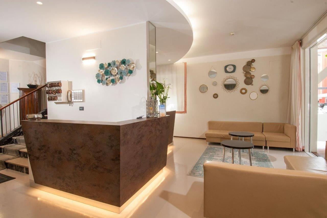 Hotel Ricci Rimini Buitenkant foto