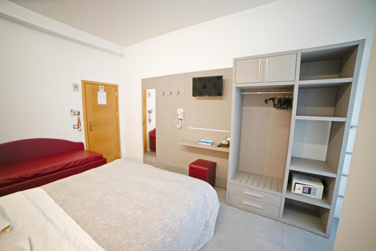 Hotel Ricci Rimini Buitenkant foto