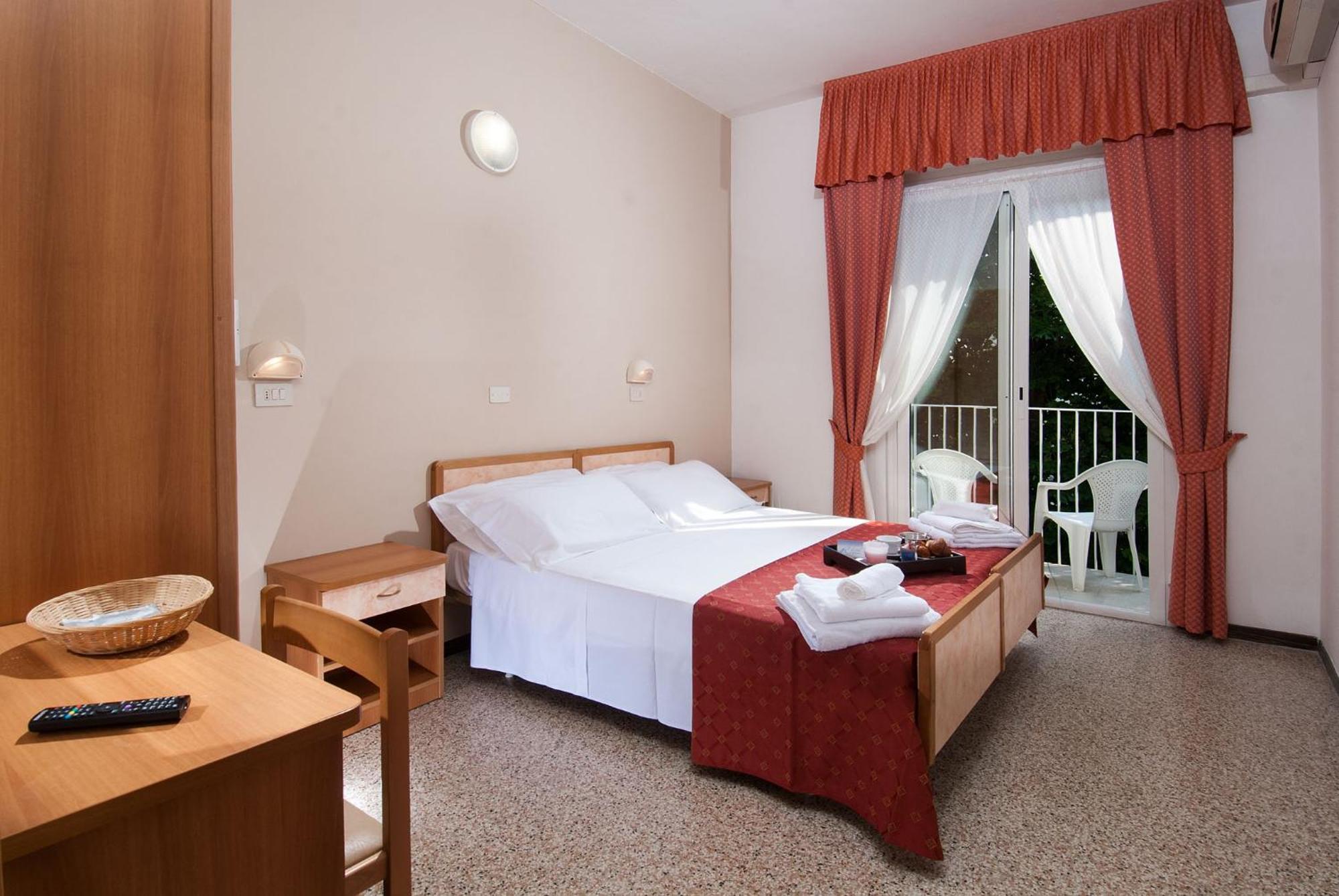 Hotel Ricci Rimini Buitenkant foto