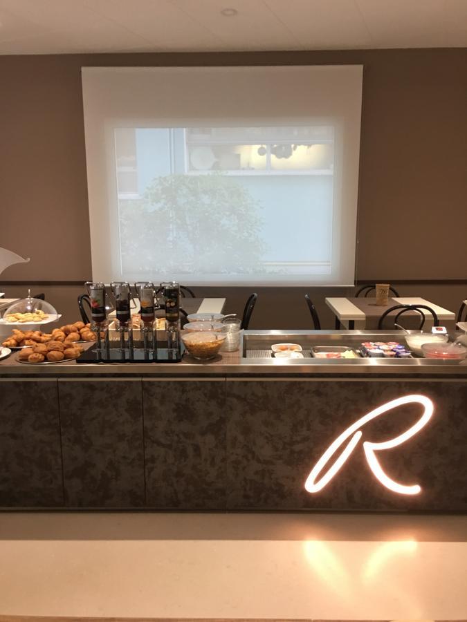 Hotel Ricci Rimini Buitenkant foto